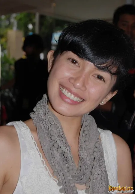 Foto Ussy Sulistiawaty