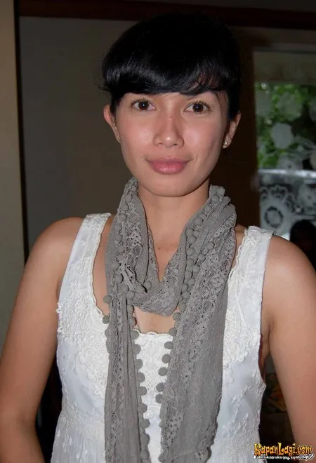 Foto Ussy Sulistiawaty