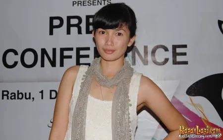Foto Ussy Sulistiawaty
