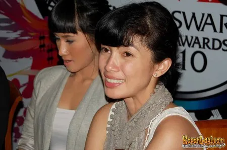 Foto Ussy Sulistiawaty