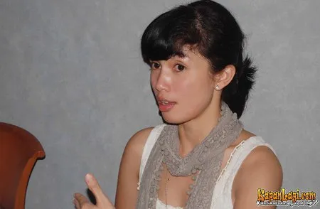 Foto Ussy Sulistiawaty