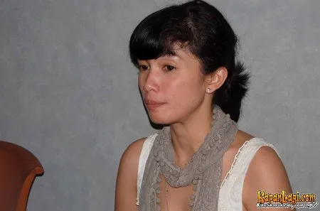 Foto Ussy Sulistiawaty