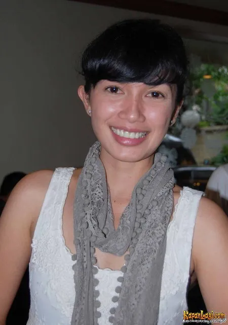 Foto Ussy Sulistiawaty
