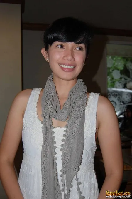 Foto Ussy Sulistiawaty