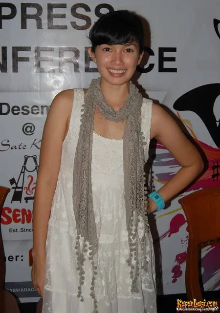Foto Ussy Sulistiawaty