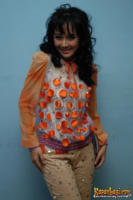 Foto Uut Permatasari