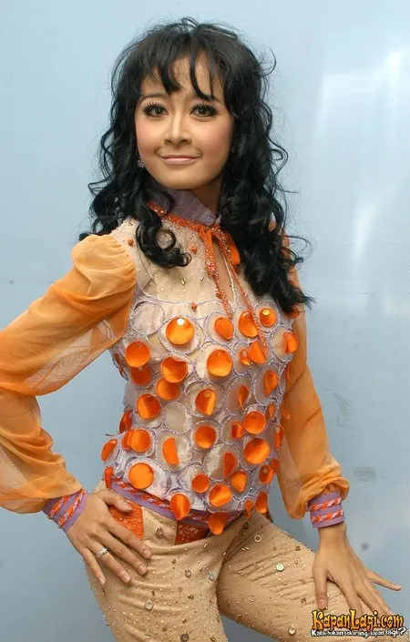 Foto Uut Permatasari