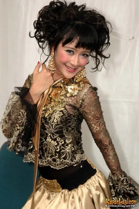 Foto Uut Permatasari