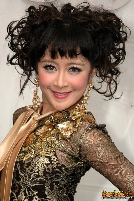 Foto Uut Permatasari