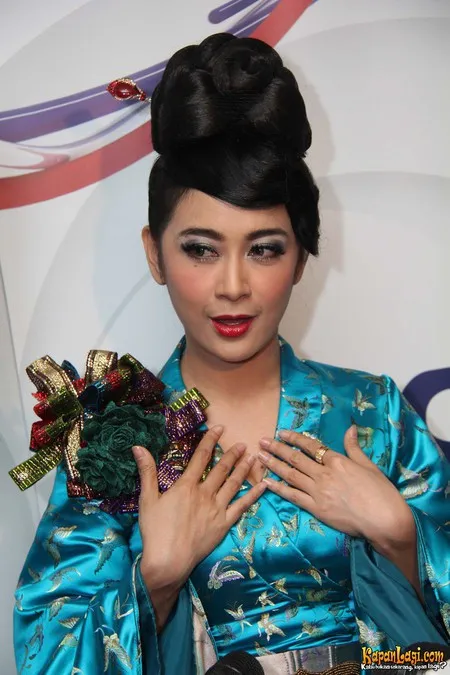 Foto Uut Permatasari