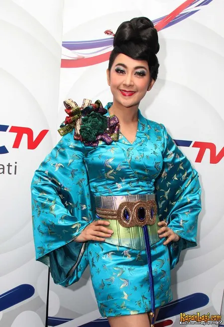 Foto Uut Permatasari