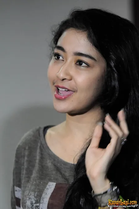 Foto Uut Permatasari