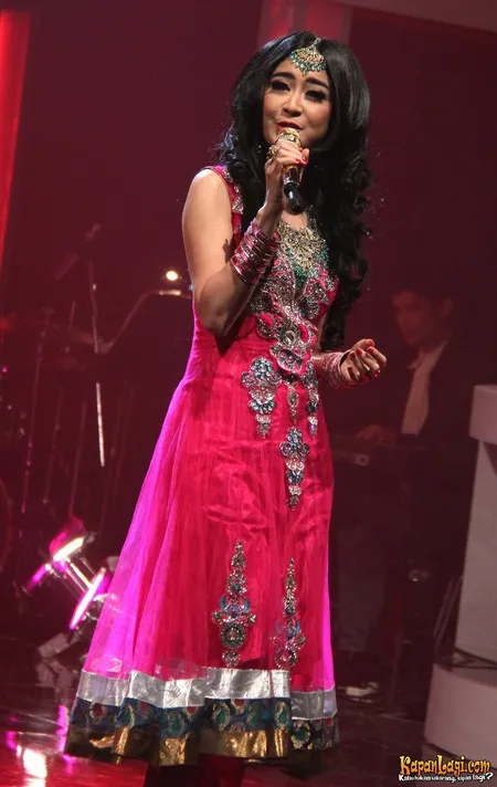 Foto Uut Permatasari