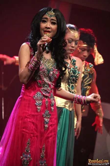 Foto Uut Permatasari