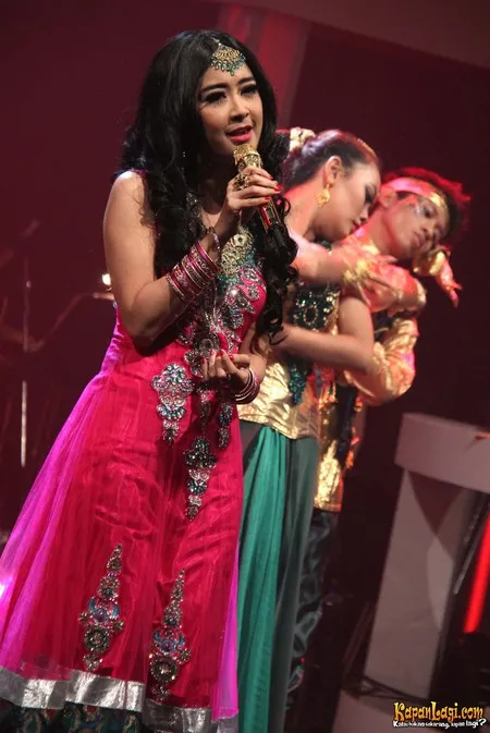 Foto Uut Permatasari