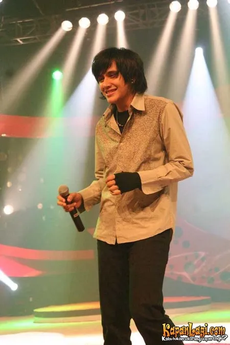 Foto Vicky Nitinegoro