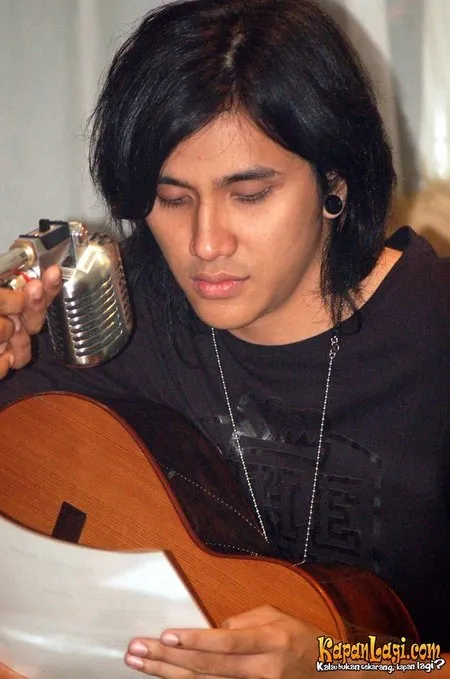 Foto Vicky Nitinegoro