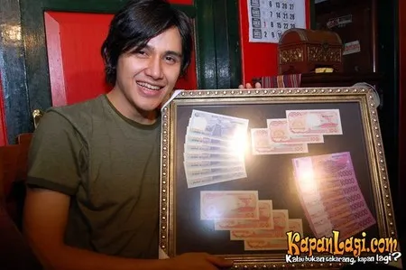 Foto Vicky Nitinegoro