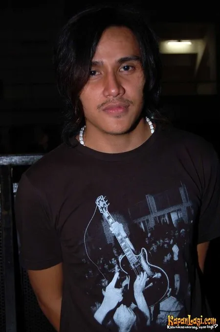 Foto Vicky Nitinegoro