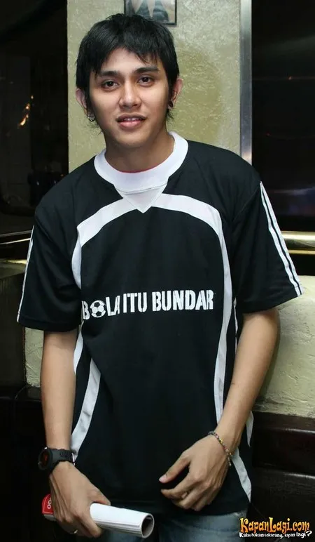 Foto Vicky Nitinegoro