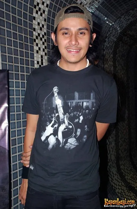 Foto Vicky Nitinegoro