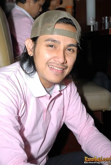 Foto Vicky Nitinegoro