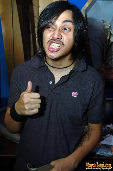 Foto Vicky Nitinegoro