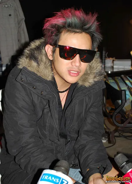 Foto Vicky Nitinegoro