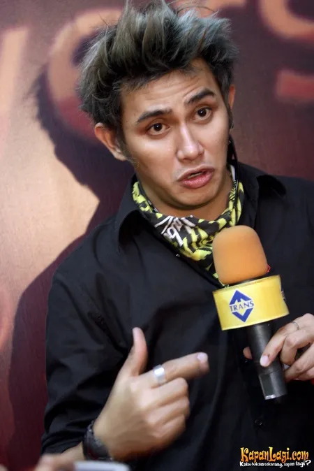 Foto Vicky Nitinegoro