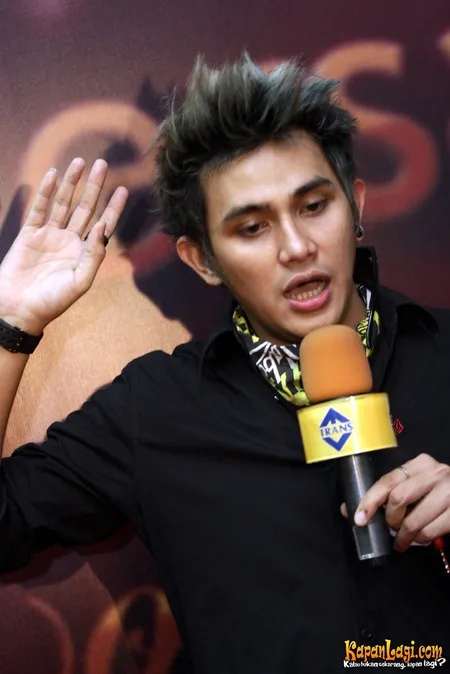 Foto Vicky Nitinegoro