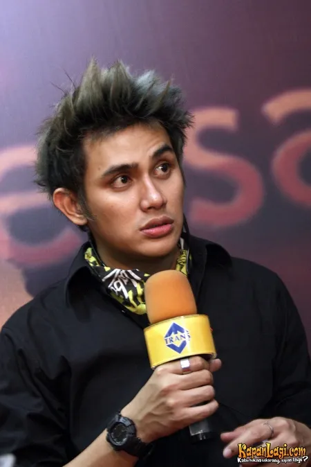 Foto Vicky Nitinegoro