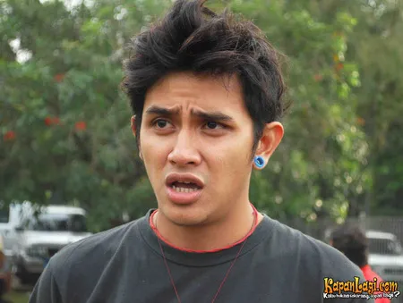 Foto Vicky Nitinegoro