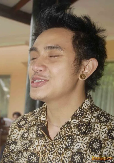 Foto Vicky Nitinegoro