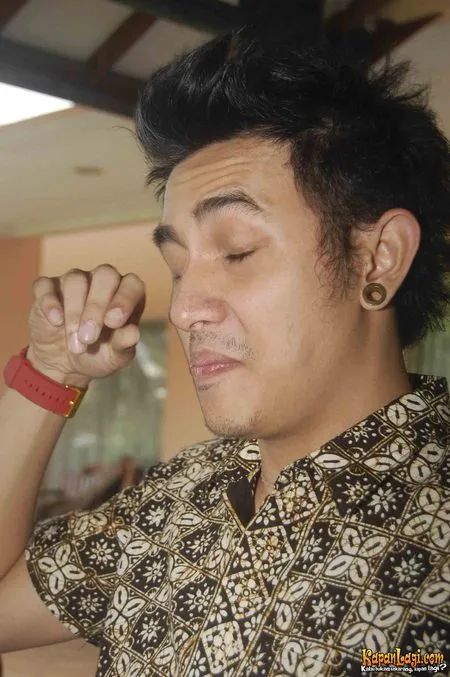 Foto Vicky Nitinegoro