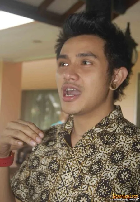 Foto Vicky Nitinegoro