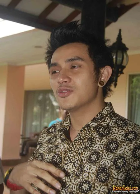 Foto Vicky Nitinegoro