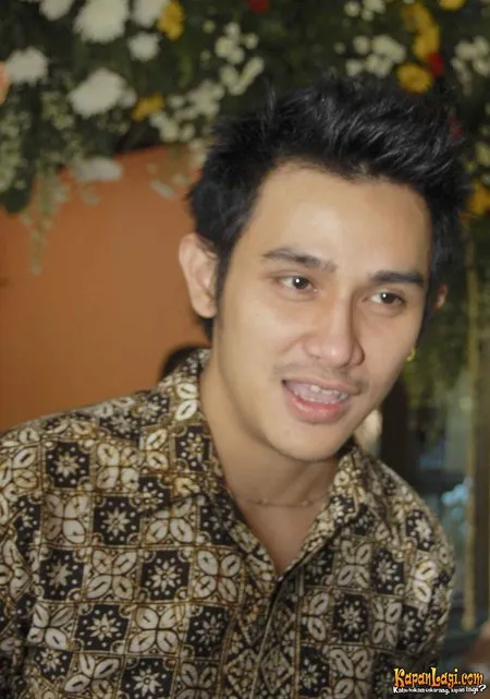 Foto Vicky Nitinegoro