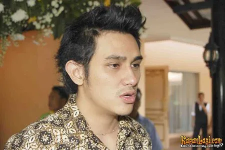 Foto Vicky Nitinegoro