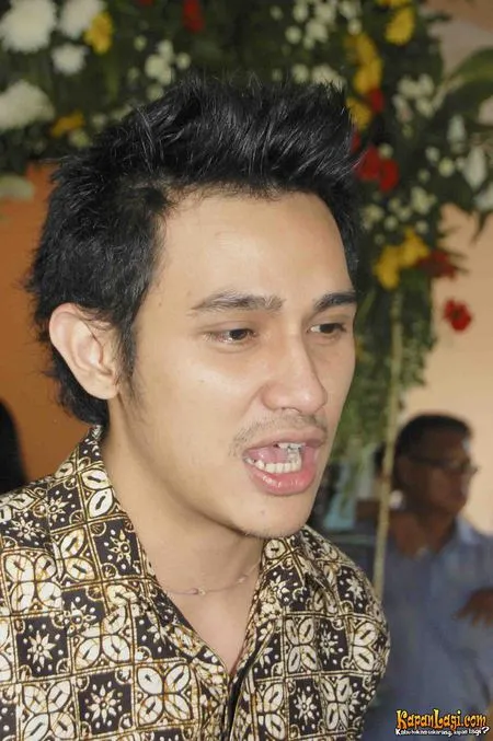 Foto Vicky Nitinegoro