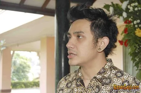 Foto Vicky Nitinegoro