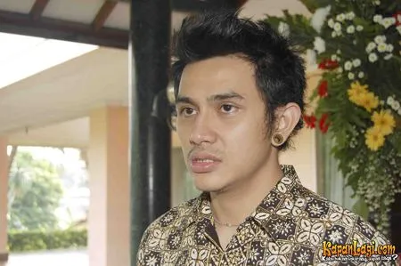 Foto Vicky Nitinegoro