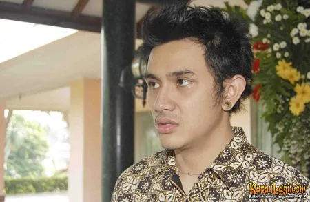 Foto Vicky Nitinegoro