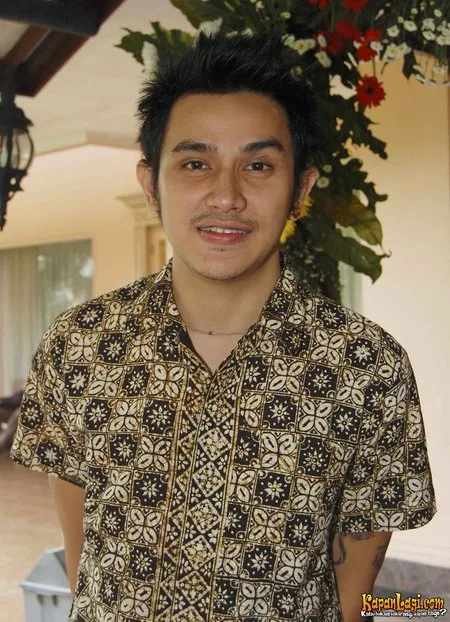 Foto Vicky Nitinegoro