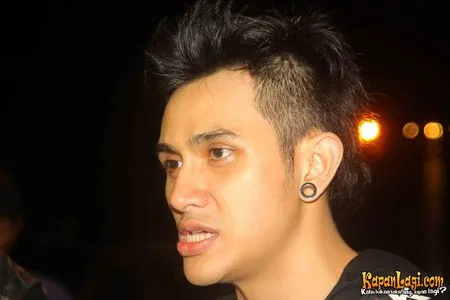 Foto Vicky Nitinegoro