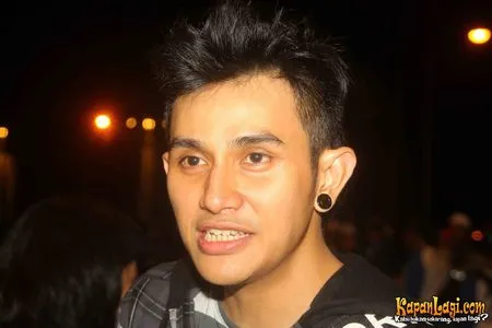 Foto Vicky Nitinegoro