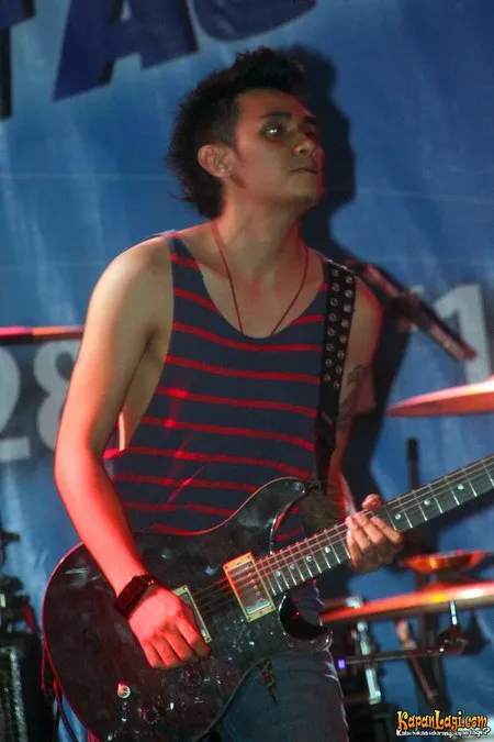 Foto Vicky Nitinegoro