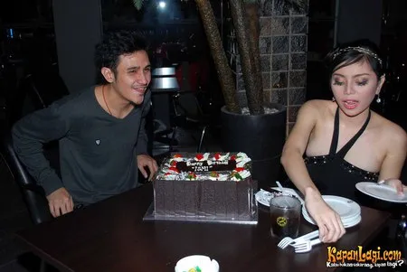 Foto Vicky Nitinegoro