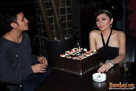 Foto Vicky Nitinegoro