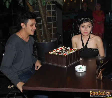 Foto Vicky Nitinegoro