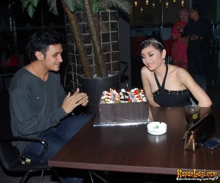 Foto Vicky Nitinegoro